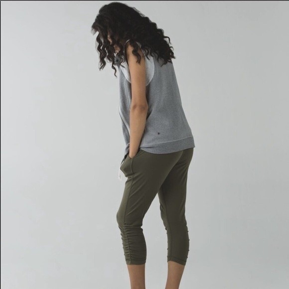 lululemon leggings size 8 Cropped Sunset Salutation Green Animal Print Waist - Picture 3 of 12